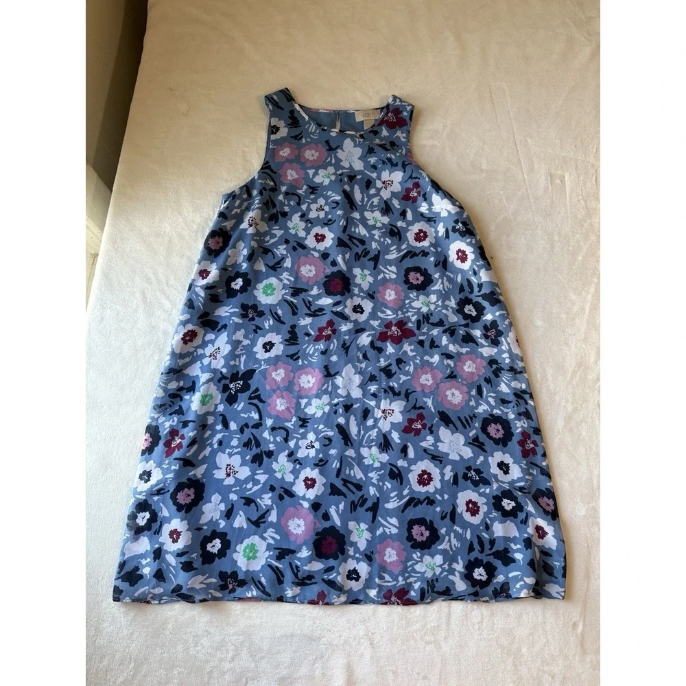 Loft Floral Sleeveless flowy peephole back closure Dress in Blue Size‎ M Summer